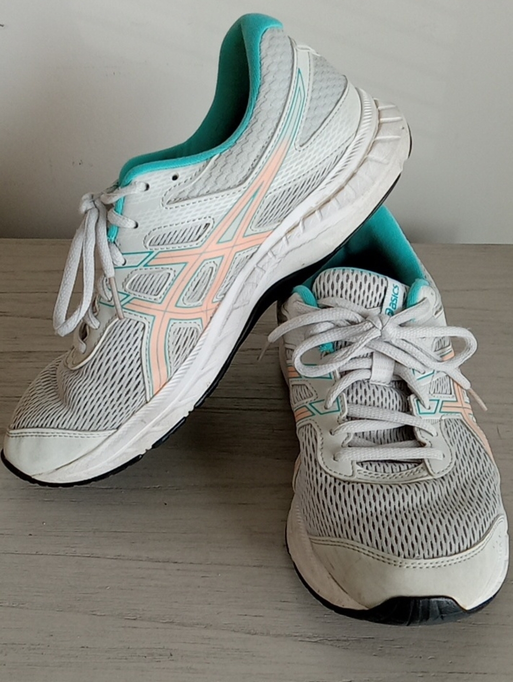 Asics sz 9W  Gel Contend 6